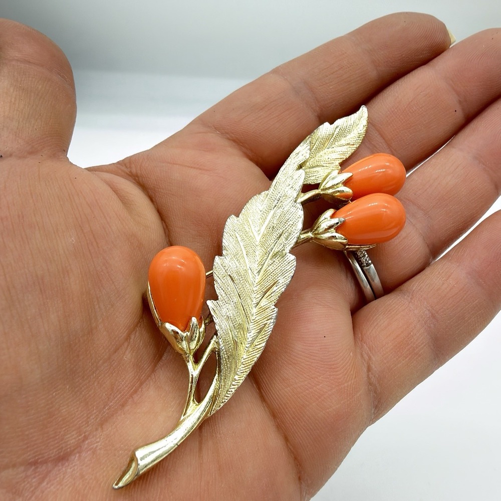 Vintage SARAH COVENTRY Brooch Bittersweet from 1962 Faux Coral Berries